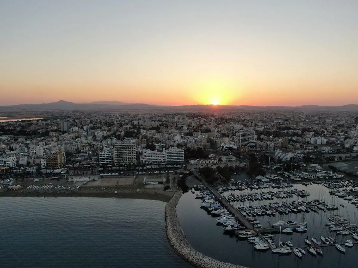 9 Muses Hotel Larnaca 2*,