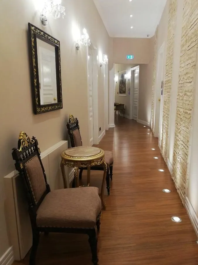 9 Muses Hotel Λάρνακα 2*,